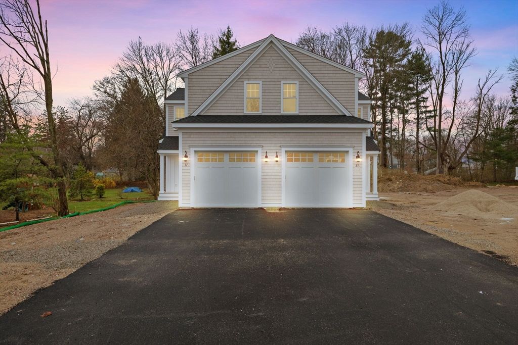 Attached, Exterior, Facade, American Craftsman