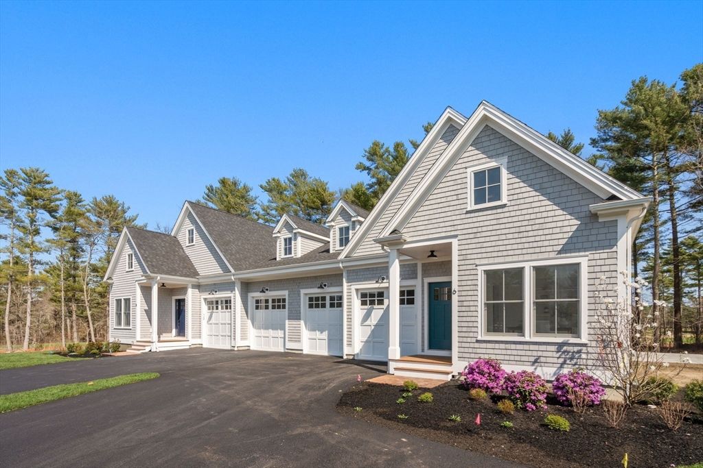 Attached, Exterior, Facade, Farmhouse