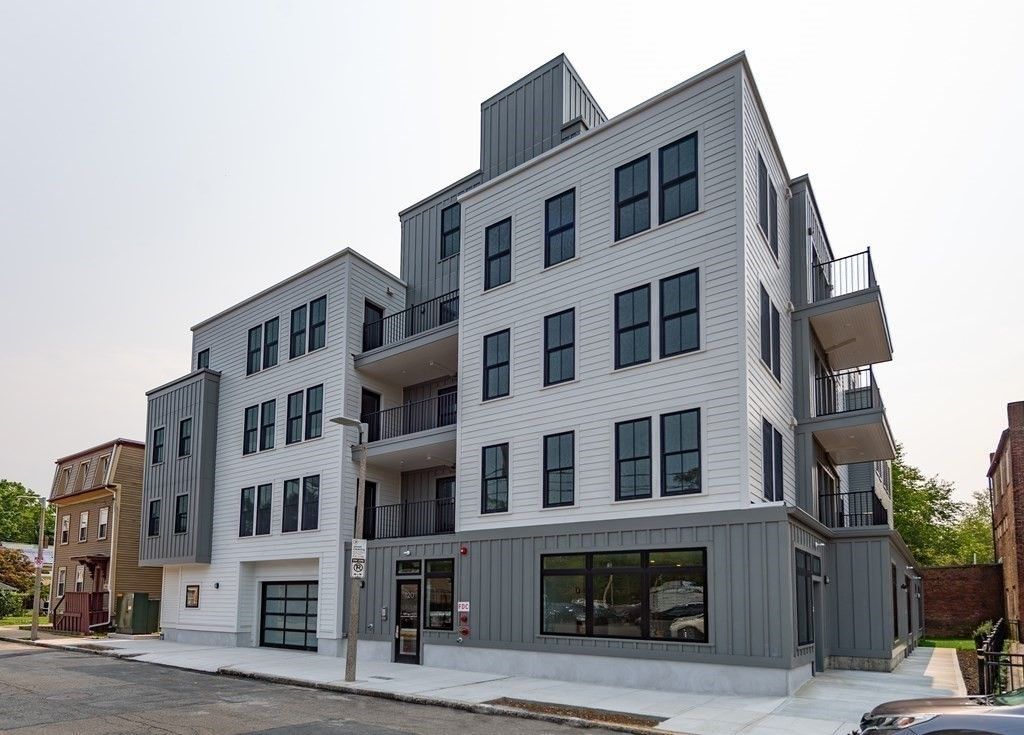 Exterior, Facade, Rowhouse