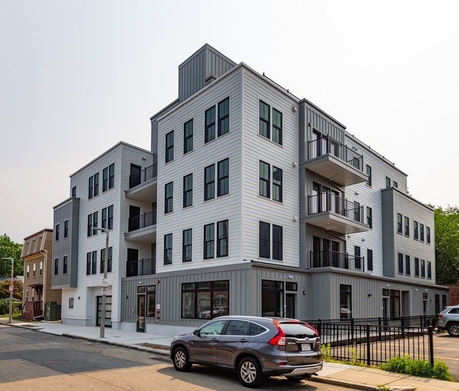 Exterior, Facade, Condo Building