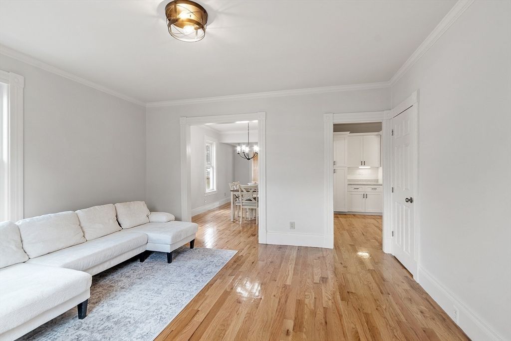 Chandelier, Dining room, Interior, Living room, Wood Texture Flooring