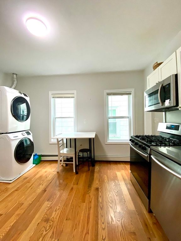 Dining room, Interior, Kitchen, Washer, Wood Texture Flooring