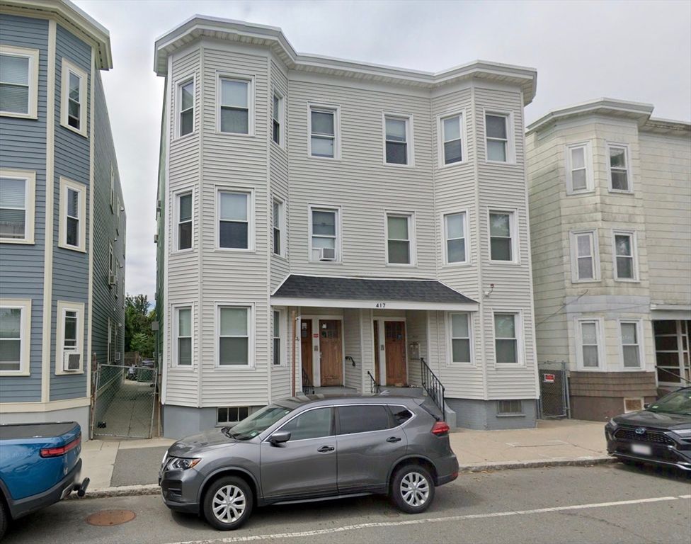 Exterior, Facade, Rowhouse