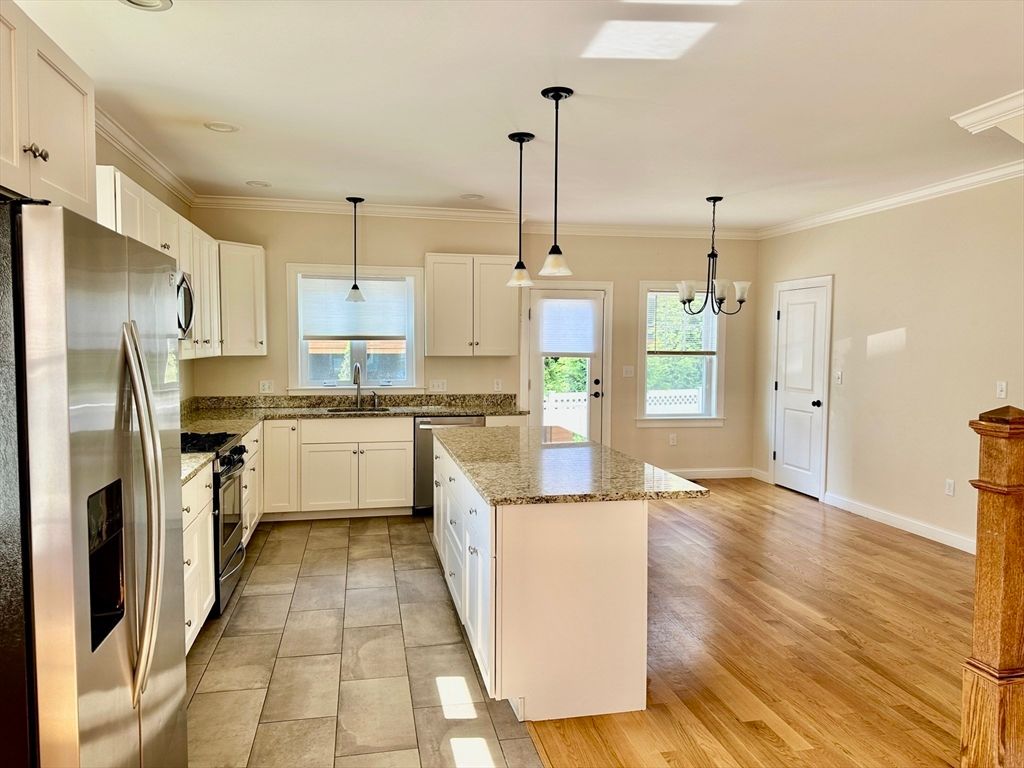 Interior, Kitchen, Pendant Lights, Wood Texture Flooring