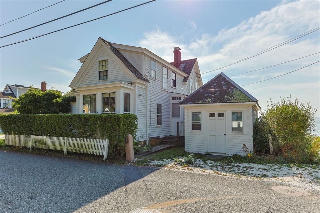 Backyard, Exterior, Facade, Queen Anne Victorian
