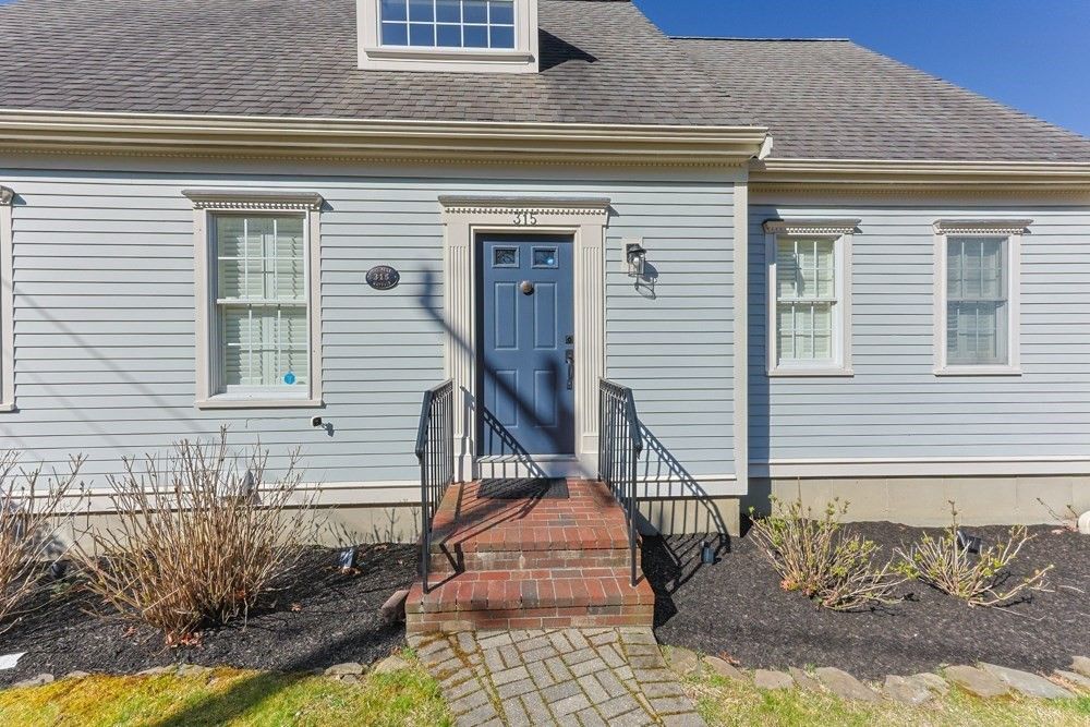 Exterior, Facade, Cape Cod