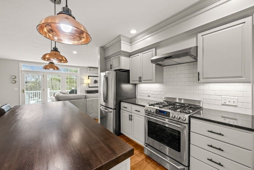 Interior, Kitchen, Living room, Pendant Lights, Recessed Lighting, Stainless Steel Appliances, Wood Texture Flooring