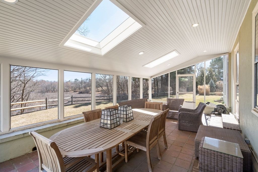 Dining room, Interior, Recessed Lighting, Sun Room