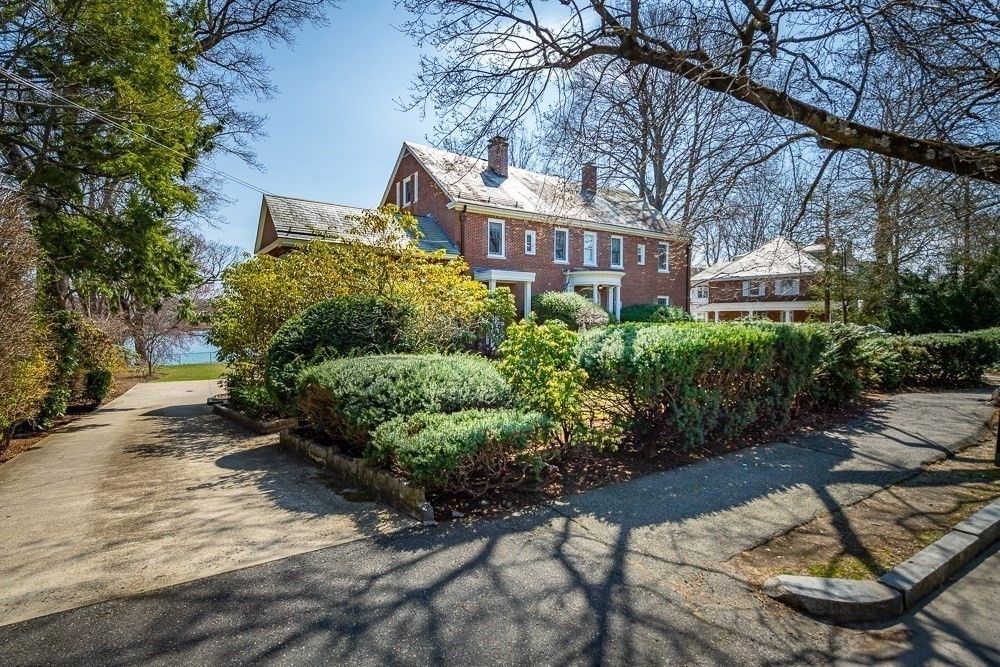 Exterior, Facade, Brick Facade, Georgian