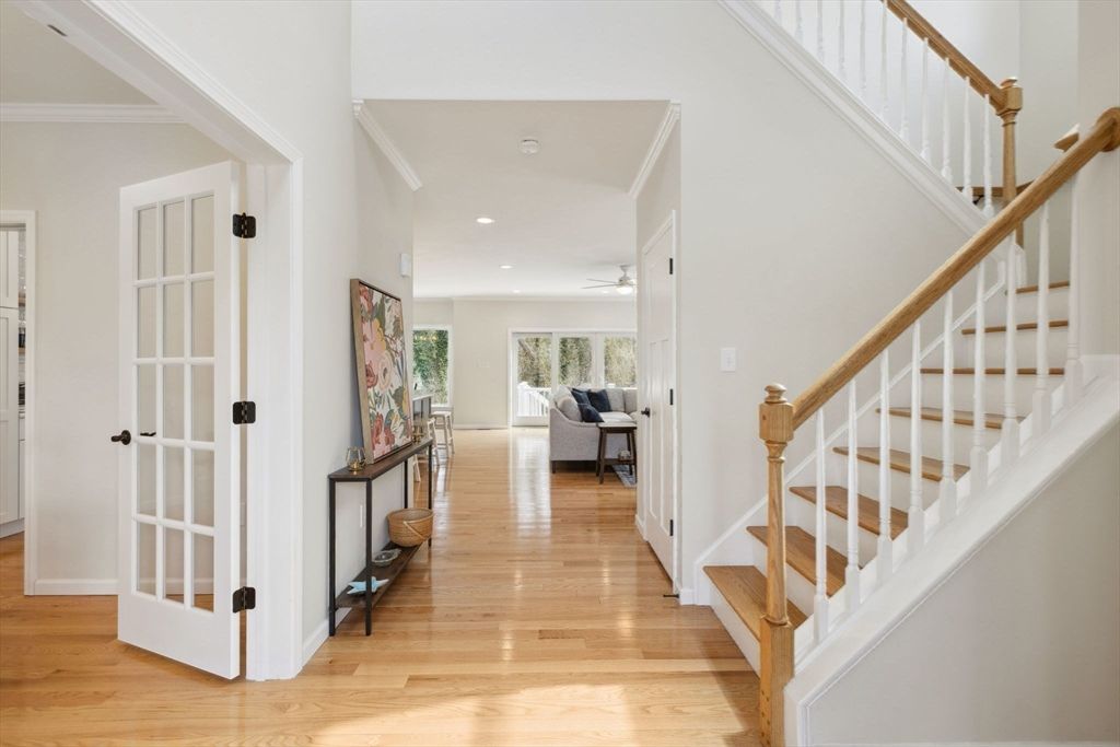 Interior, Recessed Lighting, Wood Texture Flooring