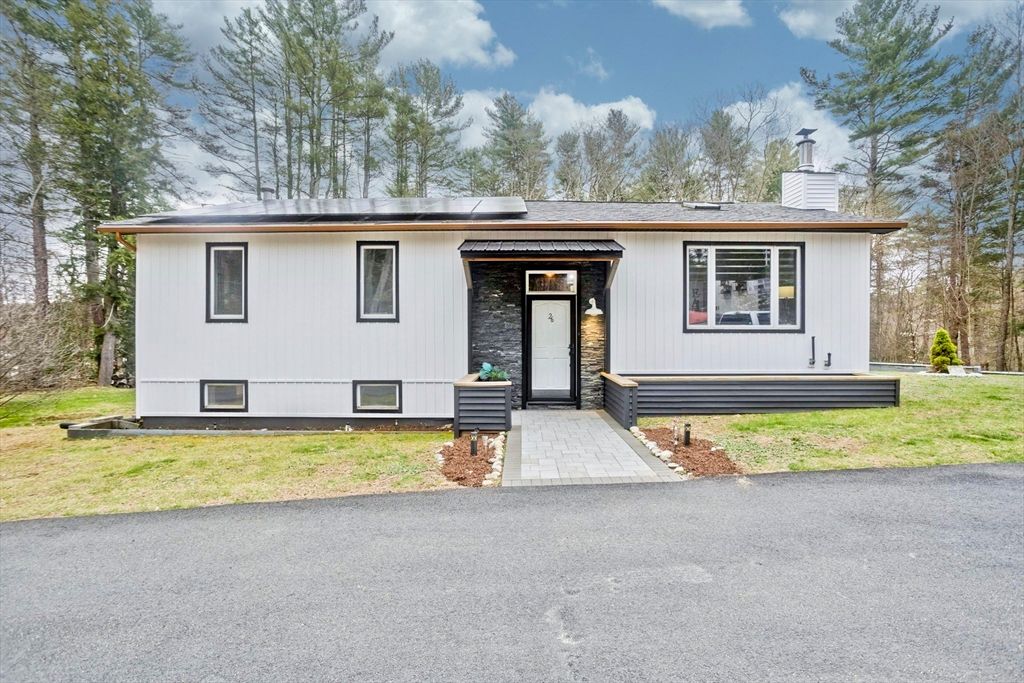 Exterior, Facade, Raised Ranch