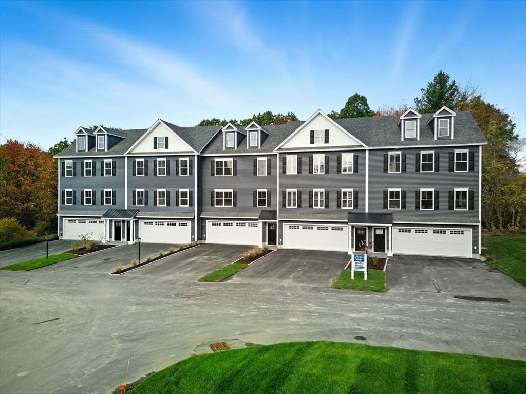 Attached, Exterior, Facade, Rowhouse