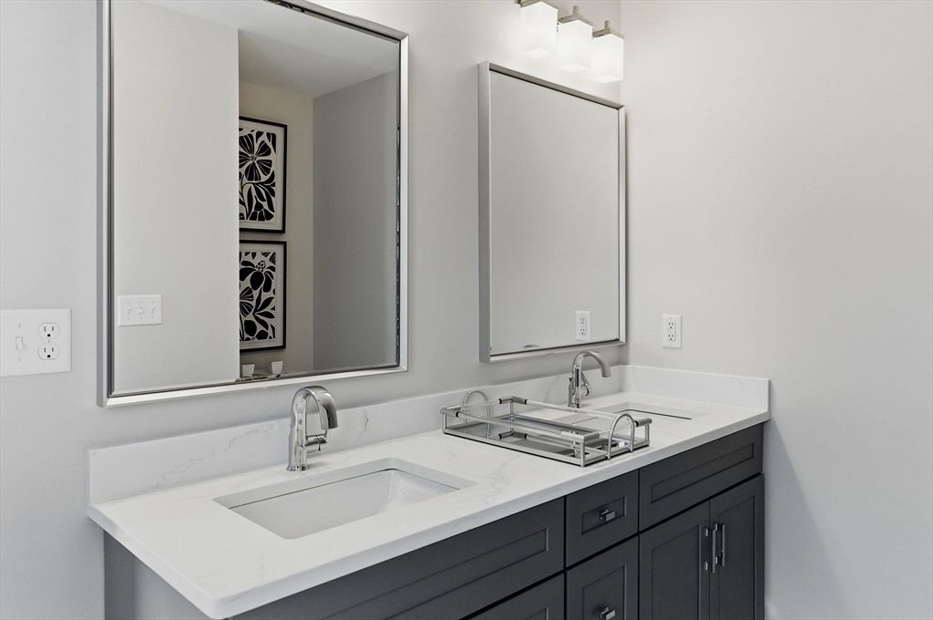 Bathroom, Dual Sink Vanities, Interior