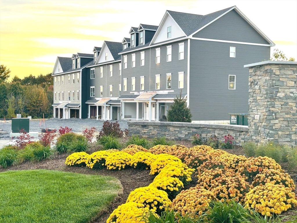 Backyard, Exterior, Facade, Farmhouse