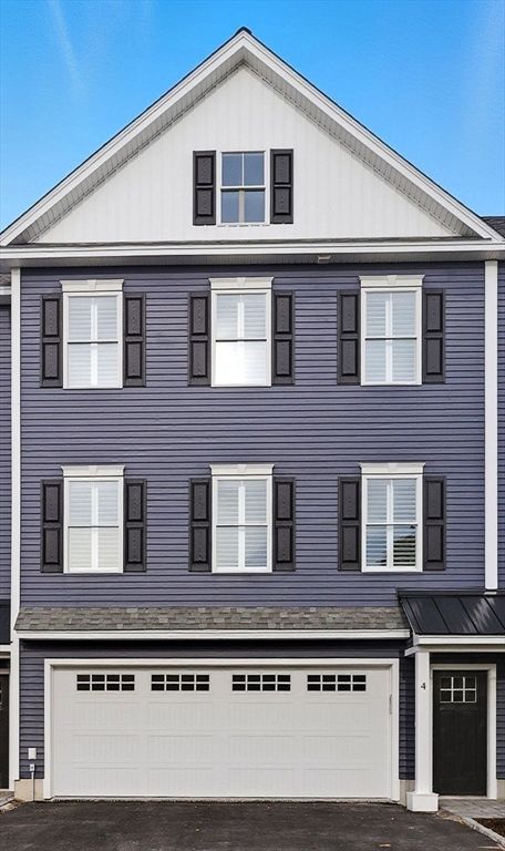 Attached, Exterior, Facade, Rowhouse