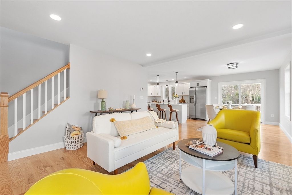 Dining room, Interior, Kitchen, Living room, Pendant Lights, Recessed Lighting, Stainless Steel Appliances, Wood Texture Flooring