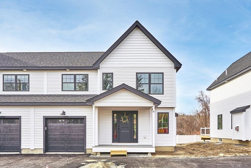 Attached, Exterior, Facade, Farmhouse