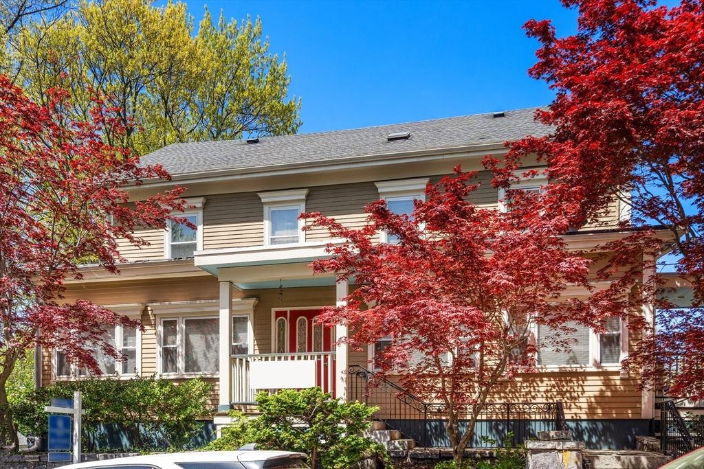 Exterior, Facade, American Foursquare