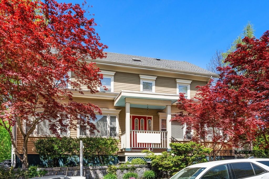 Exterior, Facade, American Foursquare