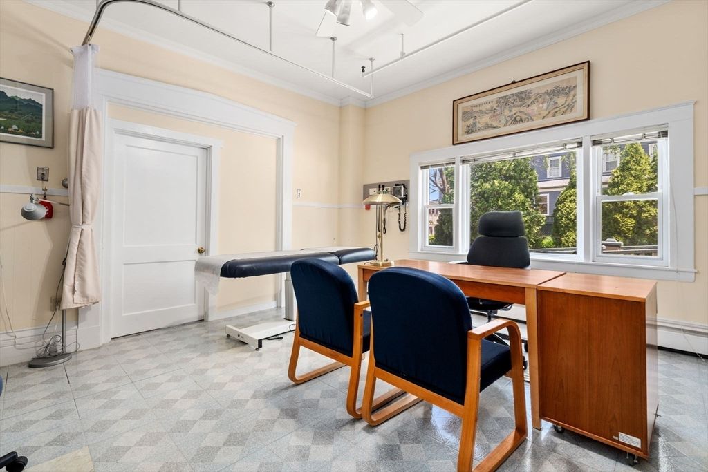 Home Office, Interior