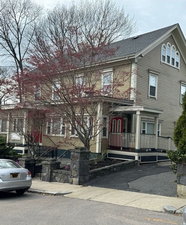 Exterior, Facade, Rowhouse