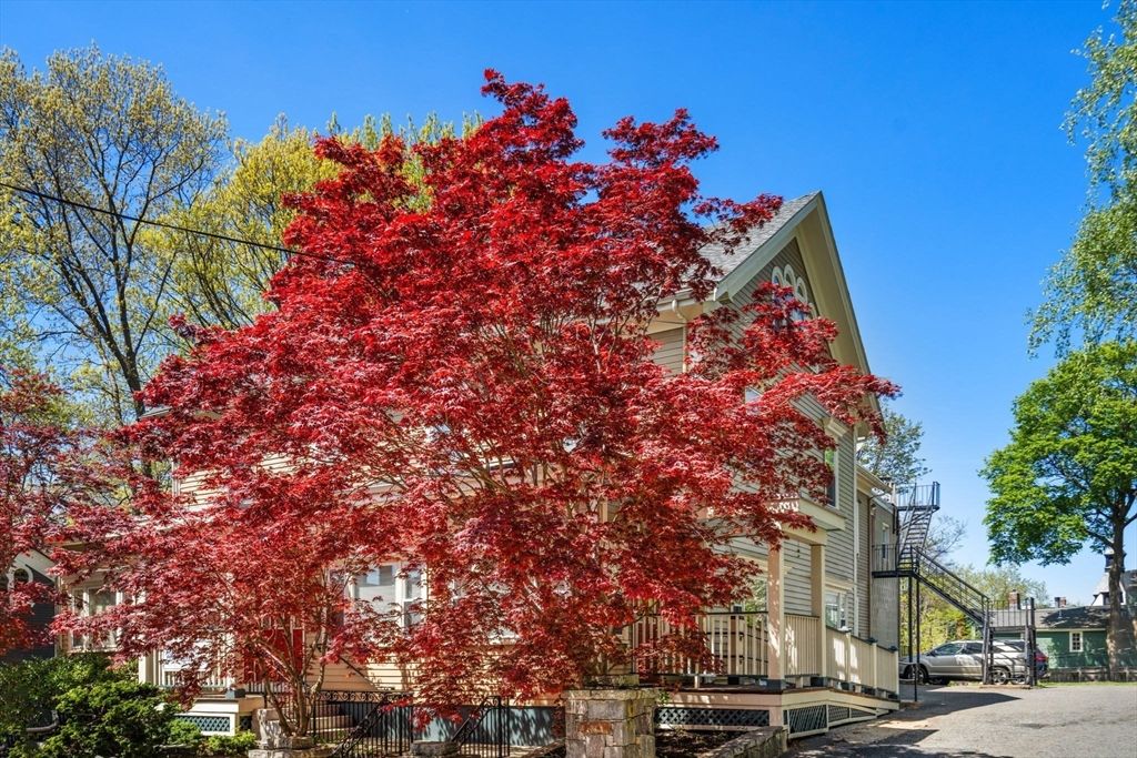 Exterior, Facade, None