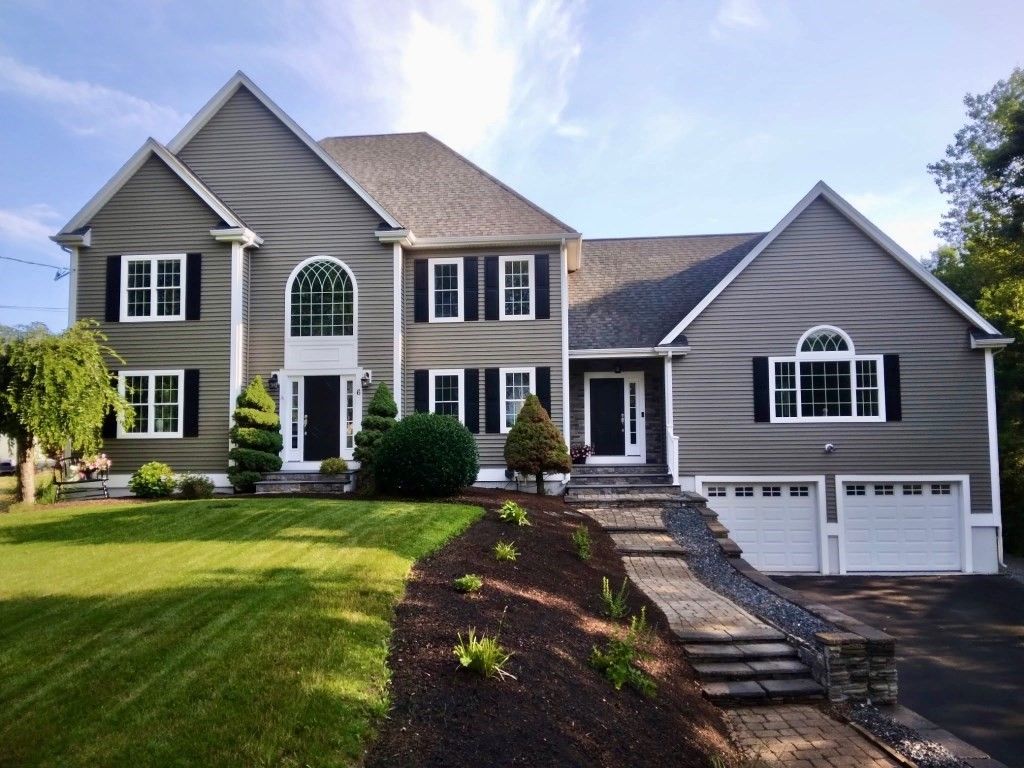 Attached, Exterior, Facade, Farmhouse