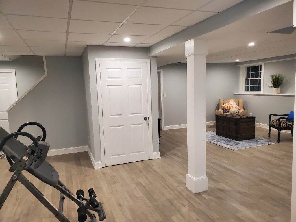 Fitness Equipment, Interior, Recessed Lighting, Wood Texture Flooring