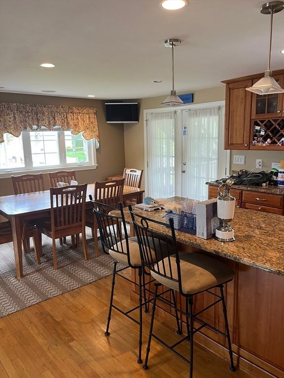 Dining room, Interior, Kitchen, Pendant Lights, Recessed Lighting, Wood Texture Flooring