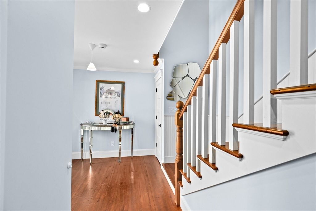 Interior, Pendant Lights, Recessed Lighting, Wood Texture Flooring