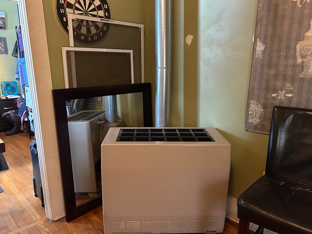 Interior, Washer, Wood Texture Flooring