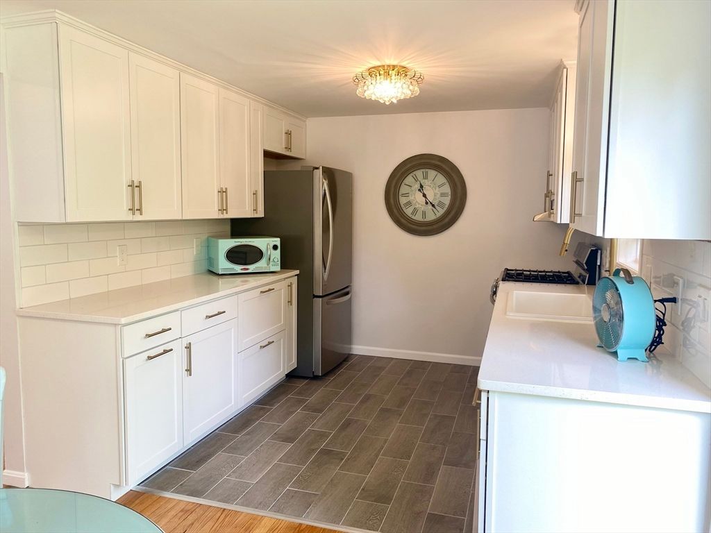 Chandelier, Interior, Kitchen, Wood Texture Flooring