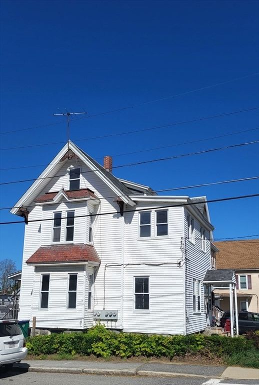 Exterior, Facade, Queen Anne Victorian