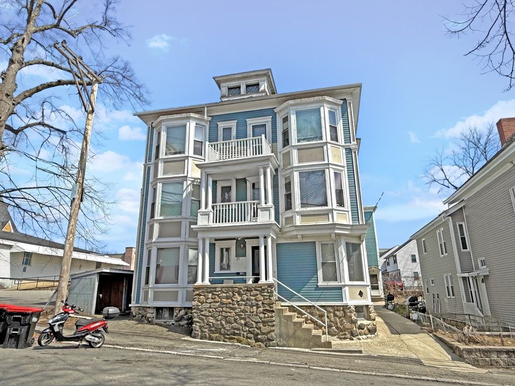 Exterior, Facade, Queen Anne Victorian