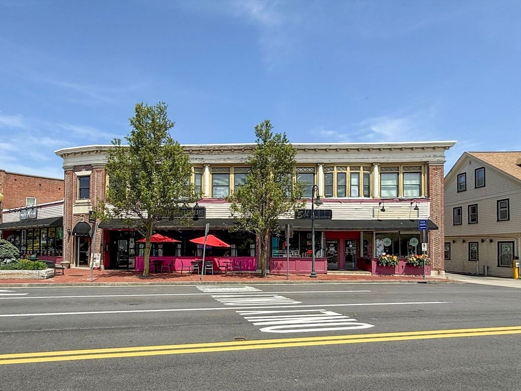 Exterior, Facade, Rowhouse