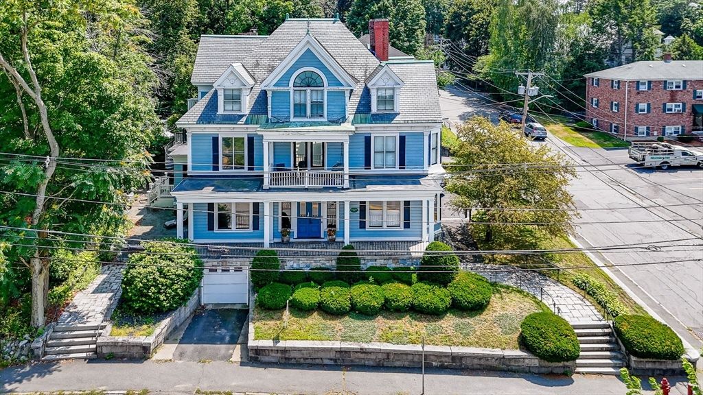 Exterior, Facade, Queen Anne Victorian