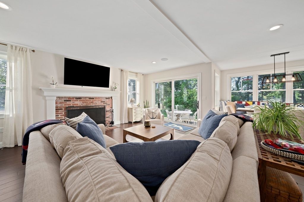 Dining room, Fireplace, Interior, Living room, Pendant Lights, Recessed Lighting, Wood Texture Flooring