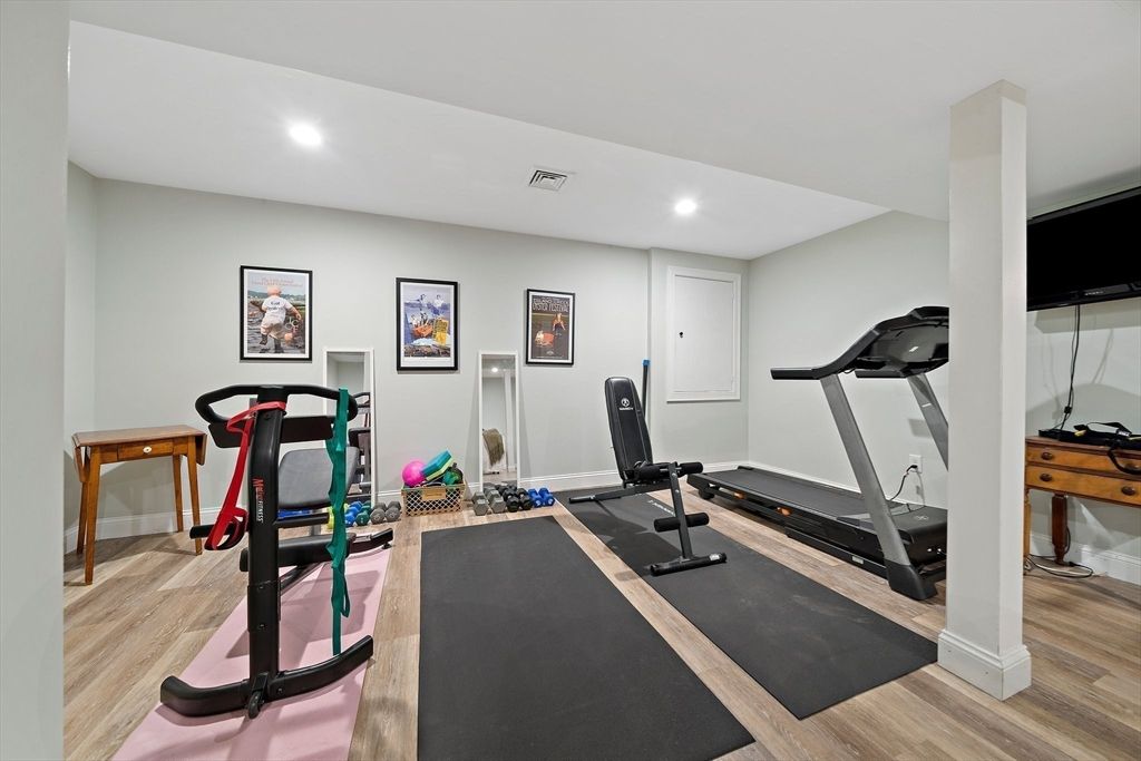 Fitness Equipment, Interior, Recessed Lighting, Wood Texture Flooring