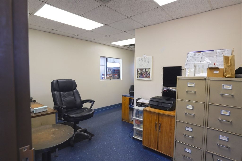 Home Office, Interior