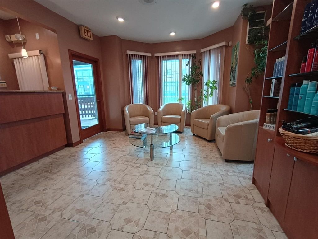Interior, Living room, Pendant Lights, Recessed Lighting