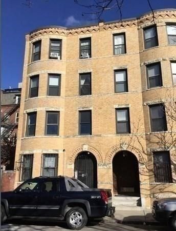 Exterior, Facade, Brick Facade, Rowhouse