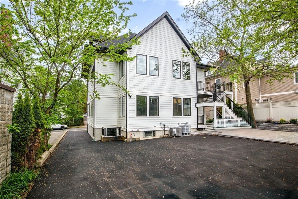 Exterior, Facade, Queen Anne Victorian