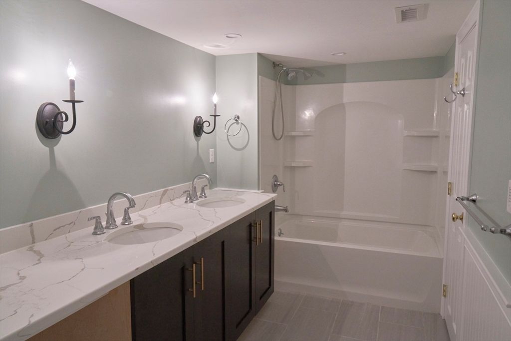 Bathroom, Dual Sink Vanities, Interior, Recessed Lighting