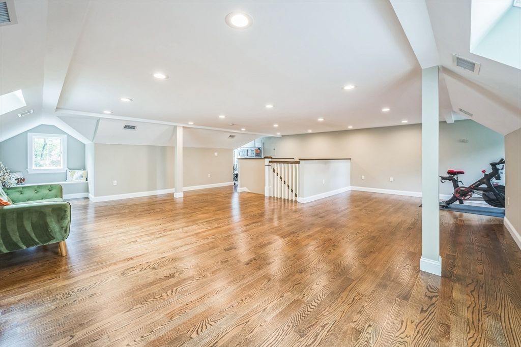 Fitness Equipment, Interior, Recessed Lighting, Wood Texture Flooring
