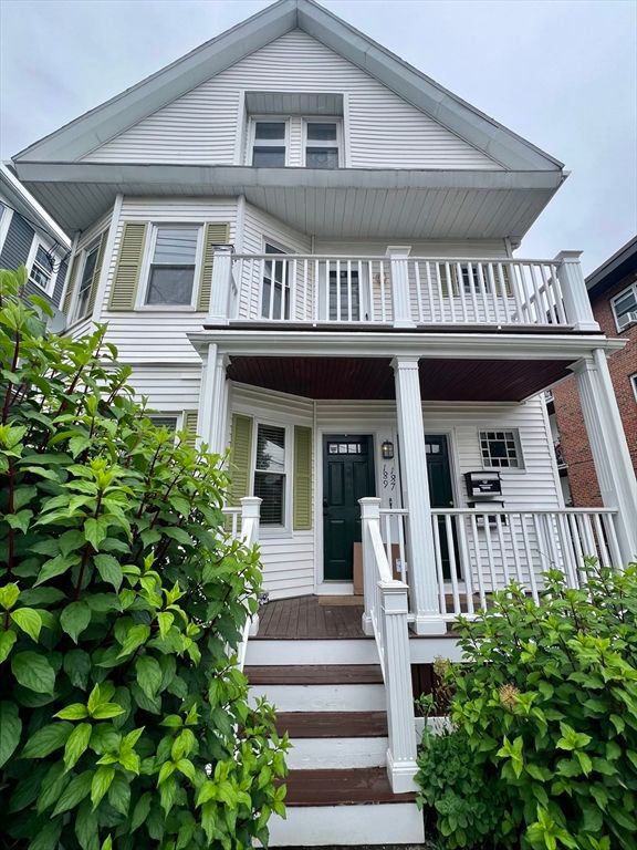 Exterior, Facade, Queen Anne Victorian