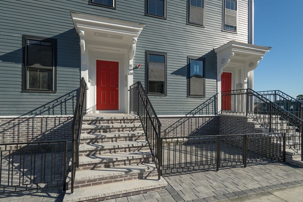Exterior, Facade, Rowhouse