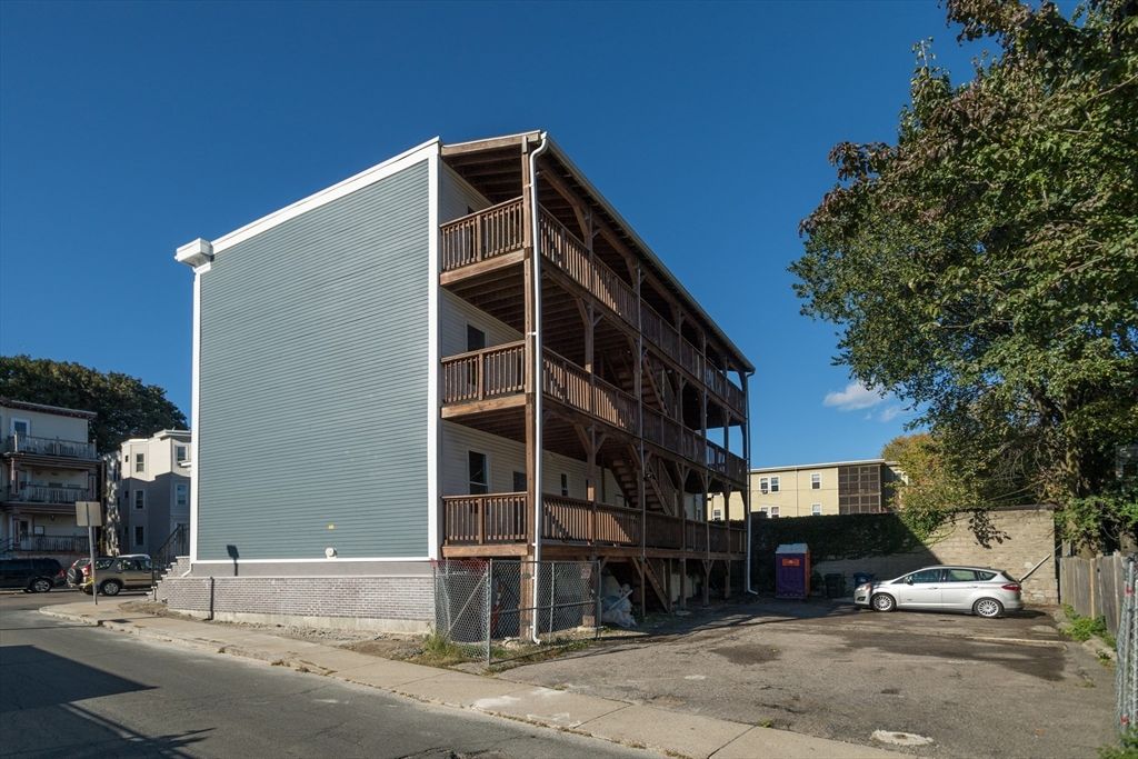 Exterior, Facade, Highrise