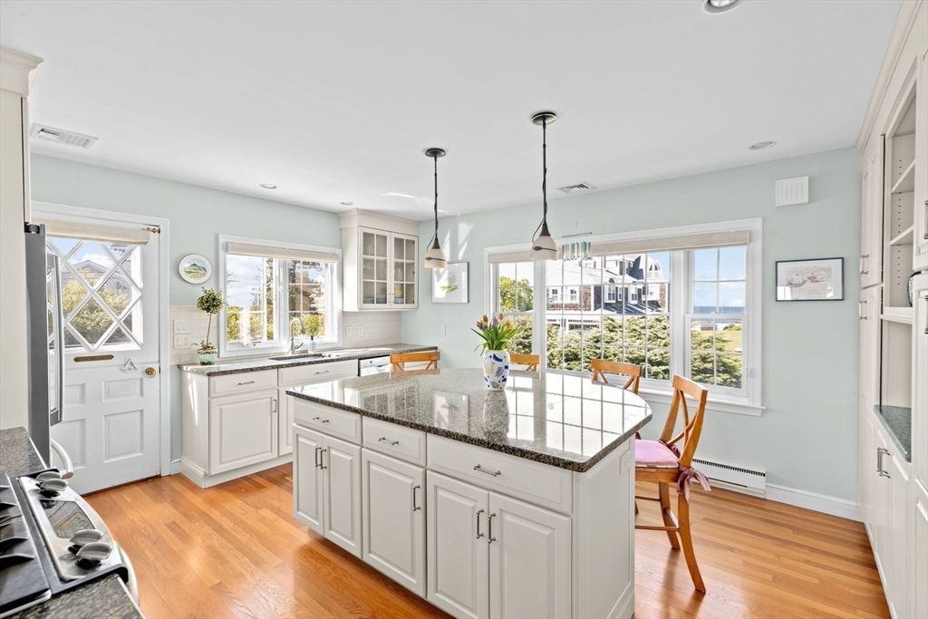 Dining room, Interior, Kitchen, Pendant Lights, Recessed Lighting, Wood Texture Flooring