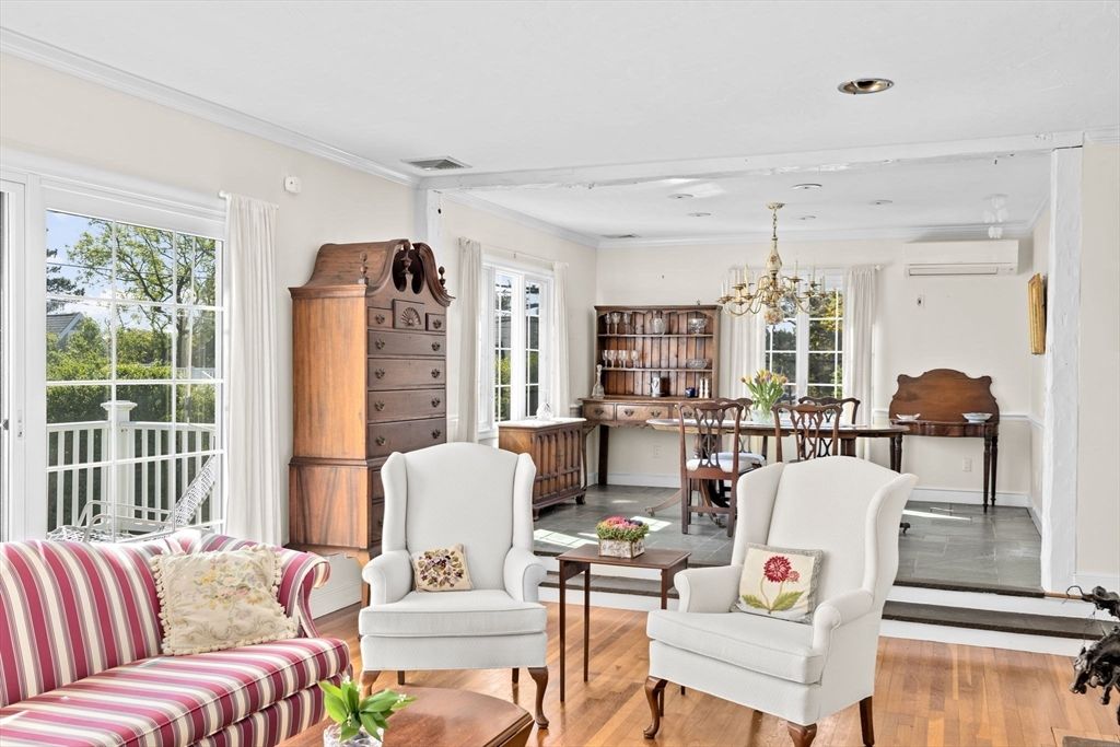 Chandelier, Dining room, Interior, Living room, Recessed Lighting, Wood Texture Flooring