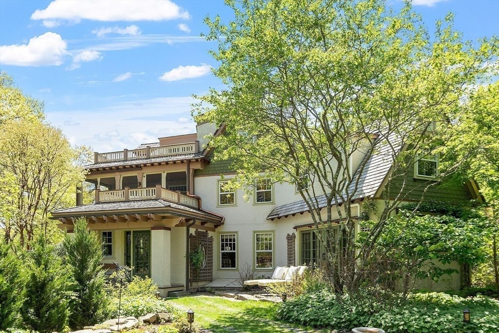 Exterior, Facade, American Foursquare